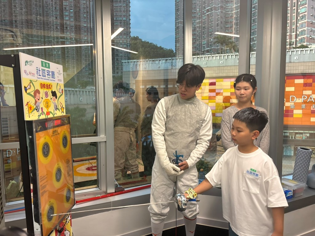 特設劍擊訓練區，邀請香港劍擊運動員駐場執教。