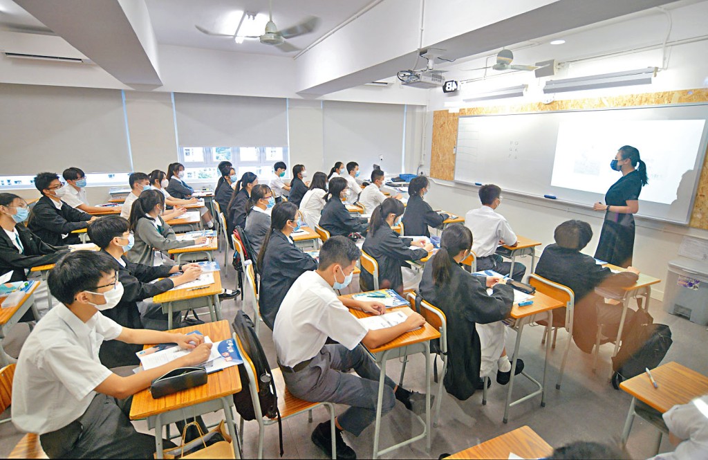 檢討逾五年的初中生活與社會科，將改名為「公民、經濟與社會」科。 