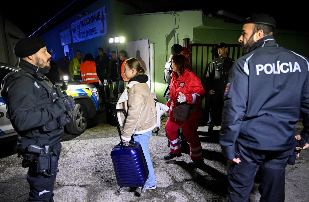 事故中有數十人受輕傷，11名傷者被送院治療，全部情況穩定。路透社