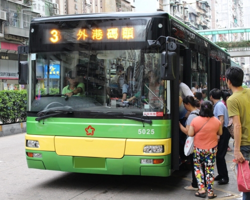 周六起在澳門使用未實名登記的澳門通卡乘搭巴士，須付正價車資及掃瞄健康碼。網圖
