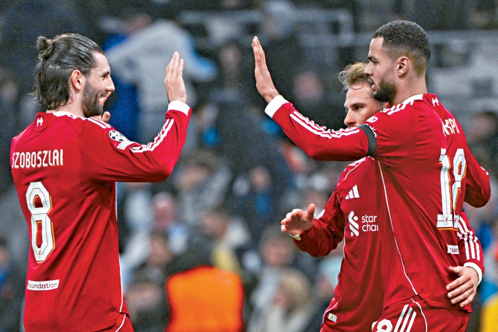 蘇保斯拉爾(左)和加普(右)各入一球。