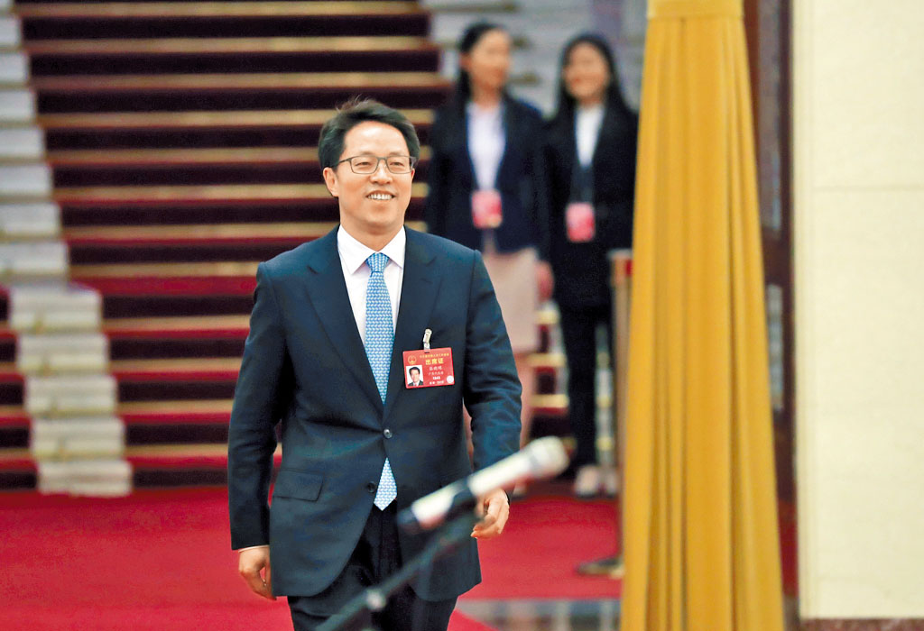 國務院港澳辦常務副主任張曉明擬任全國政協副秘書長,仍為正部長級別。