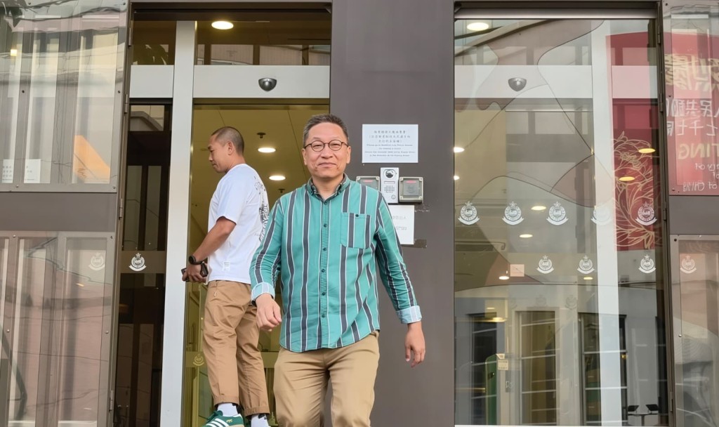 潘焯鴻離開西九龍警察總部。黃文威攝 潘焯鴻離開西九龍警察總部。黃文威攝