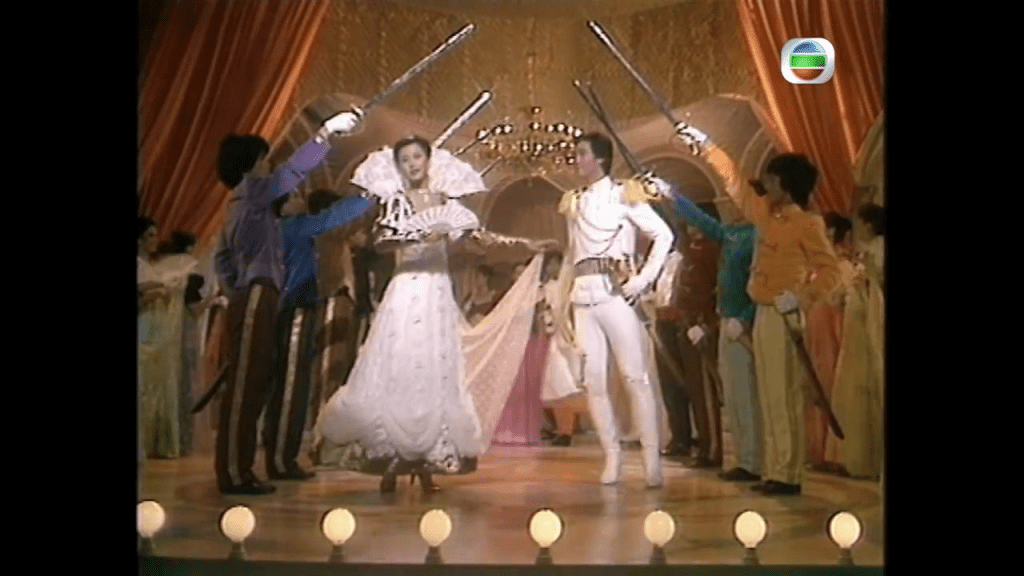 1980年港姐決賽，張天愛、鄭少秋上演迪士尼童話表演。