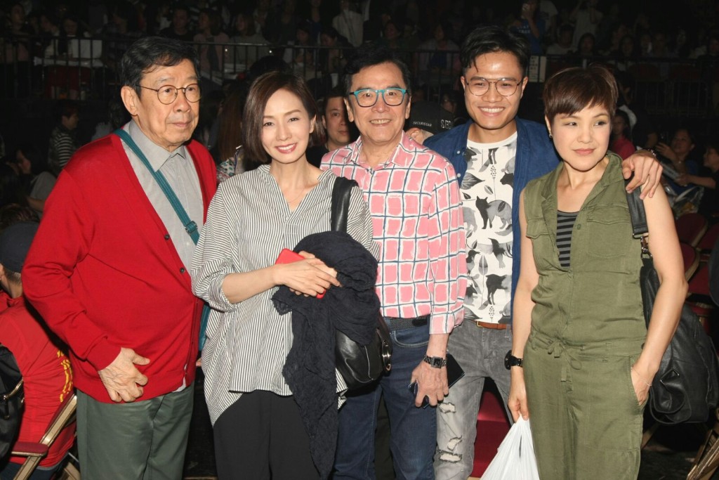 毛舜筠、胡楓、薛家燕、姜大衛和太太李琳琳等人。