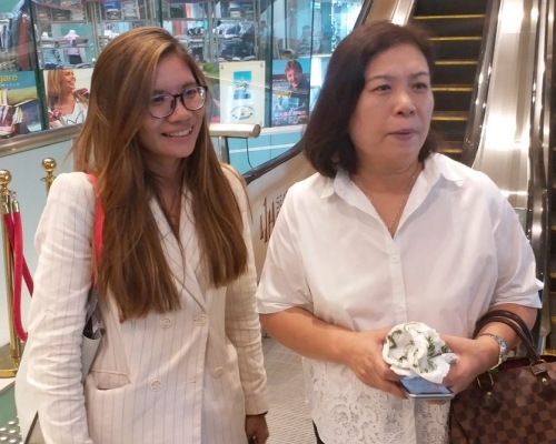 李小姐(圖左)認為樓按新措施有助年輕人置業。