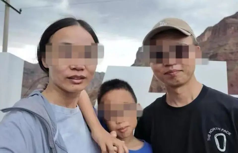 当日先落车的母子不幸被洪水卷走。红星新目