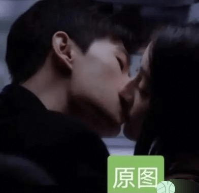迪麗熱巴和楊洋主演的愛情劇《你是我的榮耀》，熱吻一幕。