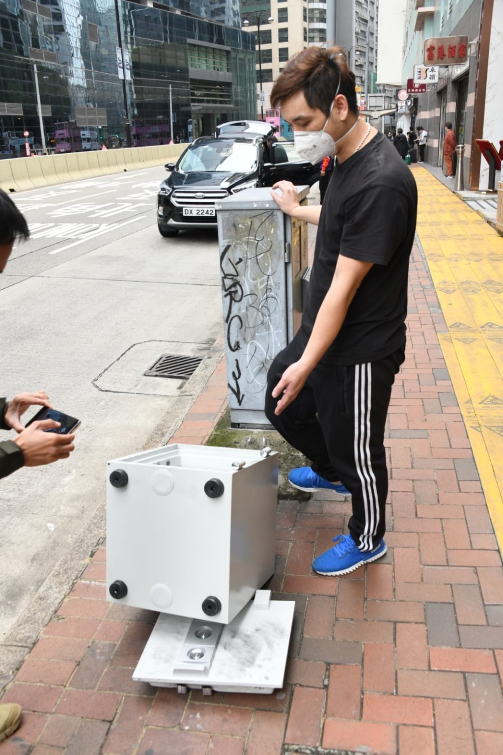 職員伍先生不滿夾萬保護能力太弱,夾萬僅使用三個多月。 楊偉亨攝