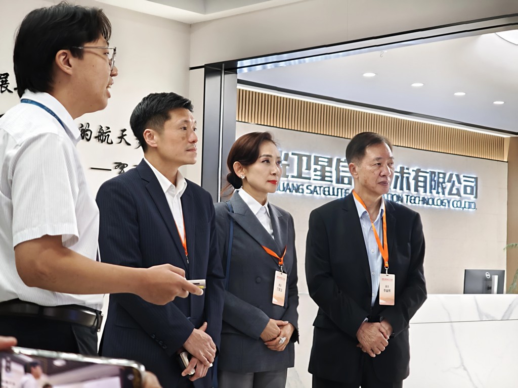 考察團到訪海南長光衛星公司，了解國家衛星產業發展、加深認識建設現代化產業體系。