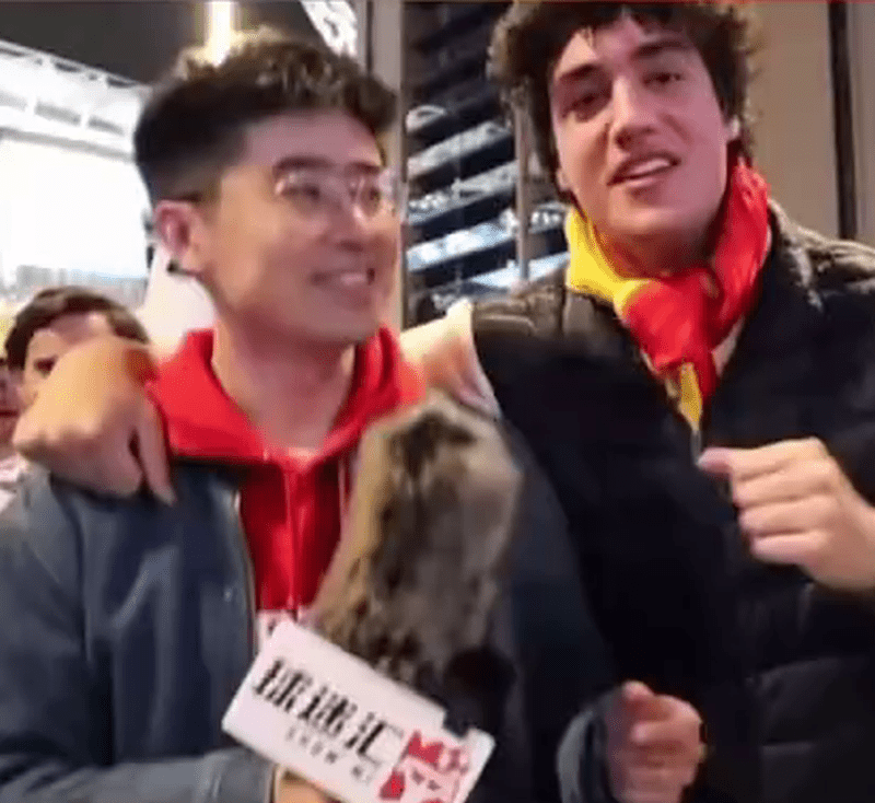中國博主在歐冠決賽賽後採訪時，遭遇一名皇馬球迷高唱侮辱中國女性歧視歌曲。