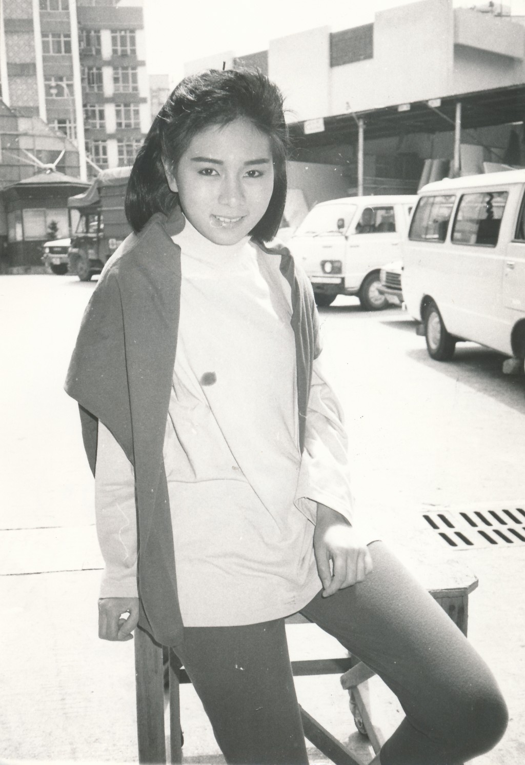 羅慧娟早在未入行前已經有不少拍攝經驗，曾參與香港教育電視及香港電台節目拍攝。