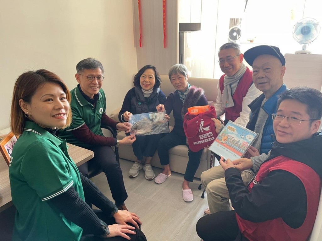 麥美娟寄語社會各界繼續和衷共濟,秉承「民政幫到你」精神服務市民。 麥美娟寄語社會各界繼續和衷共濟,秉承「民政幫到你」精神服務市民。