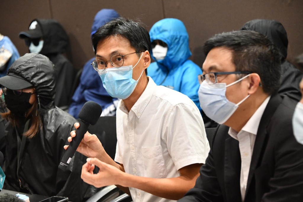 當中六名被捕港人的家屬,連同立法會議員朱凱廸及涂謹申今午召開記者會