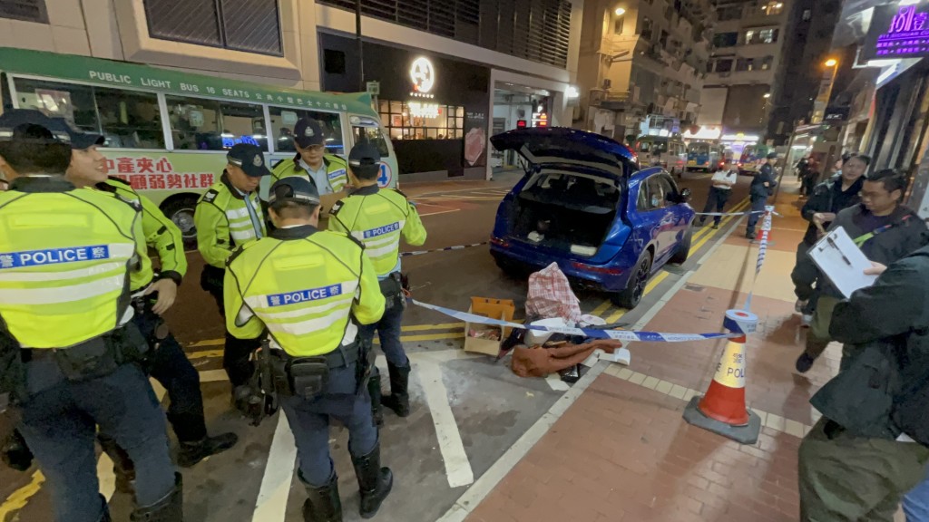 警員在車上搜出1.5公斤氯胺酮，另有一批依托咪酯及港幣假鈔。楊偉亨攝