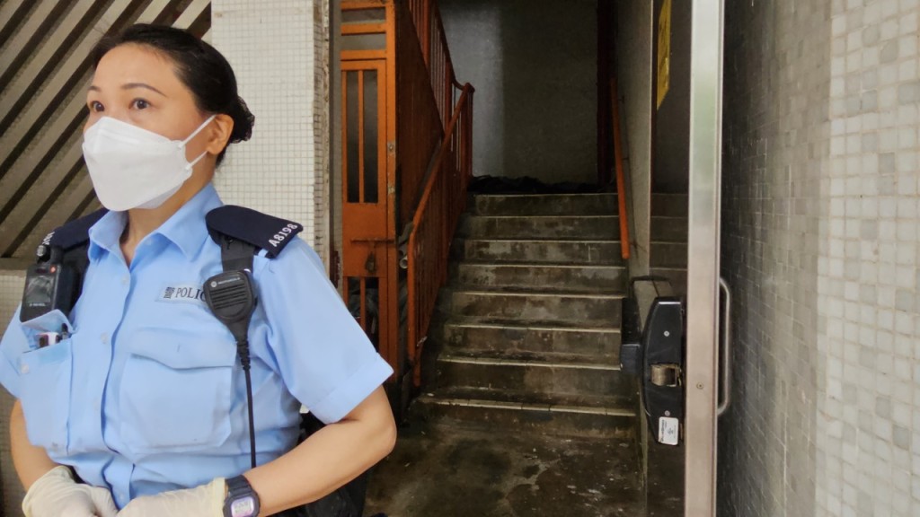 竹園北邨女子墮樓倒卧平台身亡 遺體移回梯間待查 竹園北邨女子墮樓倒卧平台身亡 遺體移回梯間待查