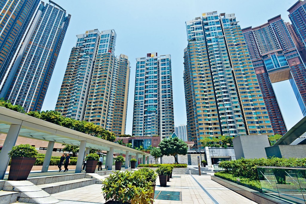 ■九龍站漾日居5個車位以580萬沽，平均每個116萬，低市價30%。