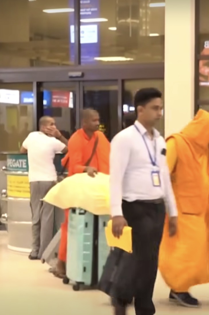 斯里蘭卡年輕憎侶集體赴泰國運大麻。 fb / Resa