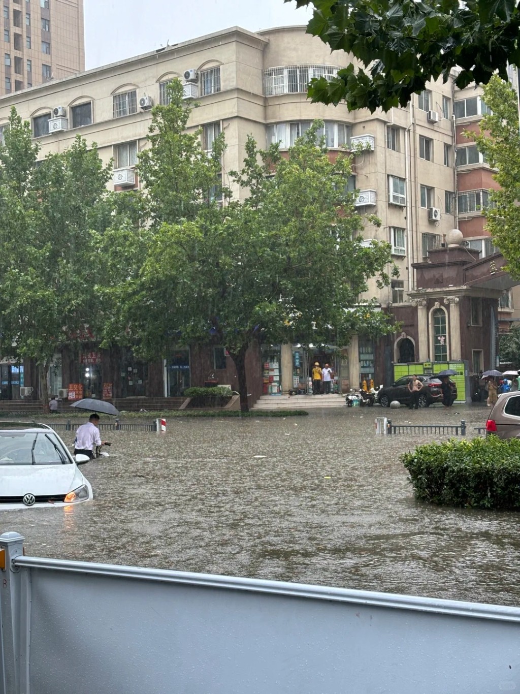 鄭州大暴雨,全市活動暫停。小紅書 鄭州大暴雨,全市活動暫停。小紅書