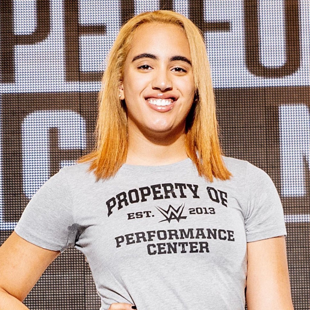19歲大女Simone遺傳The Rock的健碩身形，去年宣布簽約美國職業摔角（WWE）做摔角手。