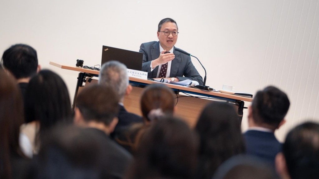 林定國在「學習全國兩會精神座談會」與同事分享對今年3月全國兩會精神及重要內容的理解。林定國fb圖片