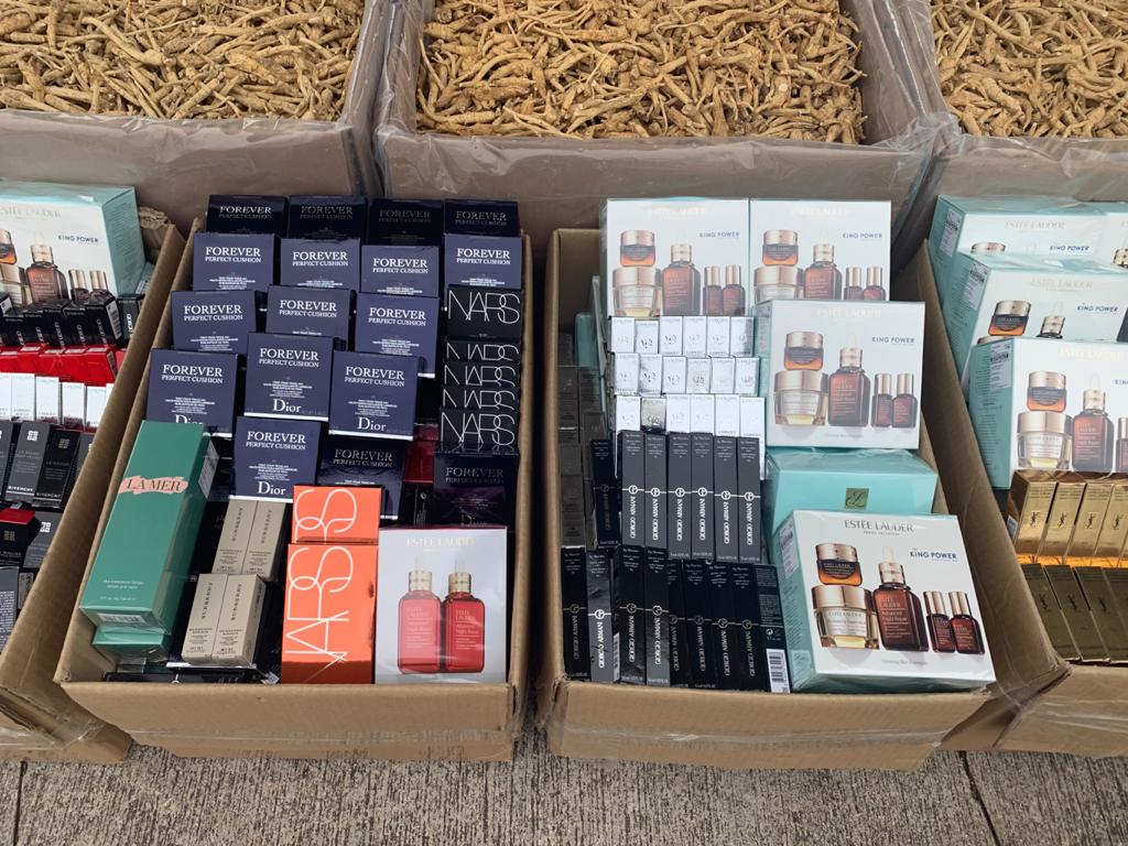 海關水警檢獲的走私物品。