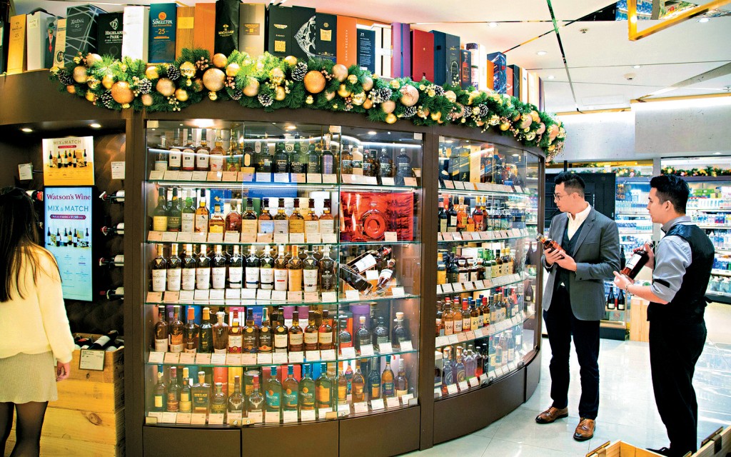 丘應樺指2024年寬減烈酒稅後的交易量和價值均以倍數上升，但強調減稅主要是促進貿易，而非鼓勵市民飲酒。