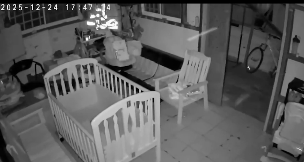 台灣民眾分享地震現場實況,家中物件狂晃。 台灣民眾分享地震現場實況,家中物件狂晃。