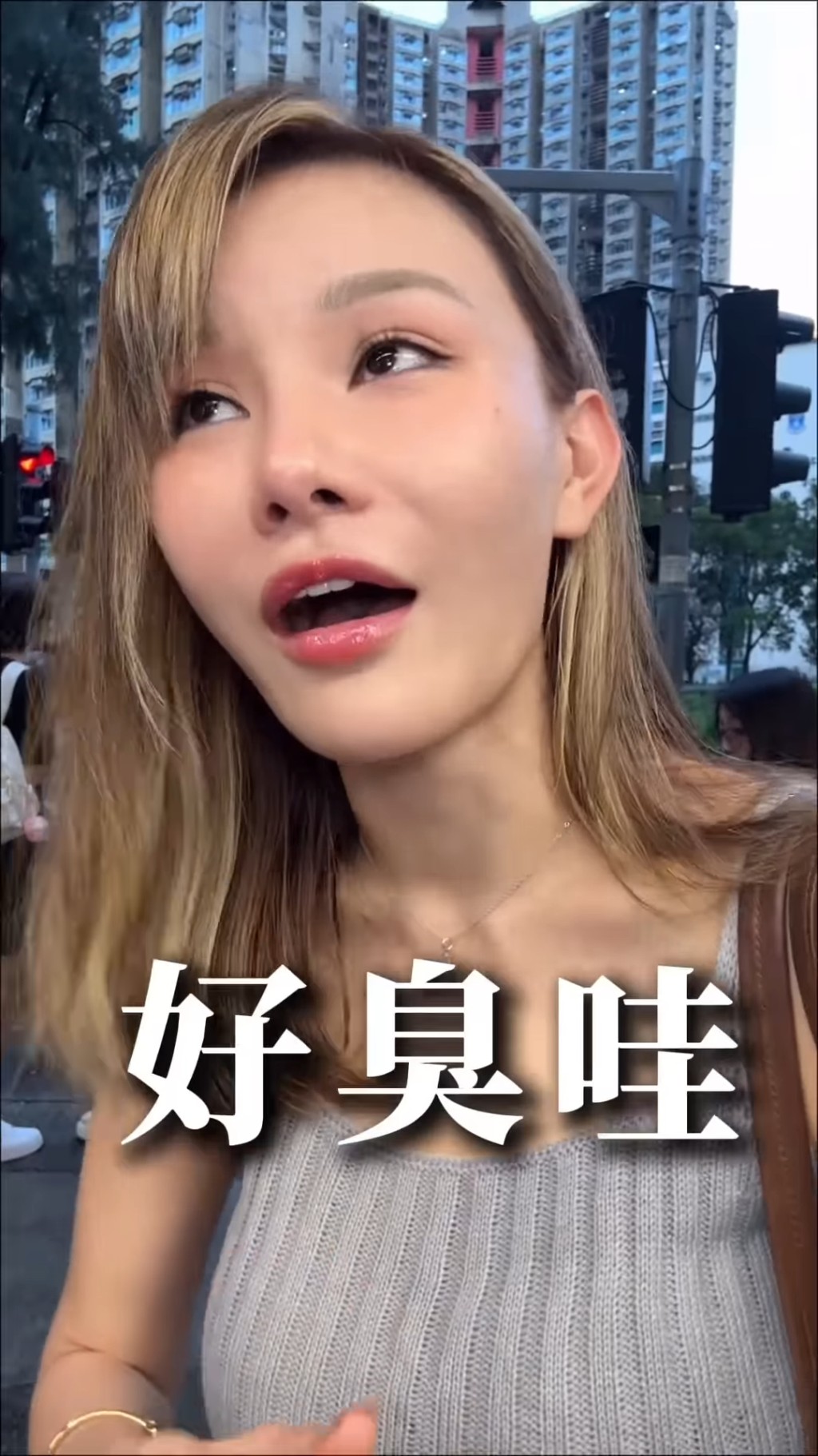 五索說：「我嗰陣時懷孕緊，肚屙，嚇到我黐線。」