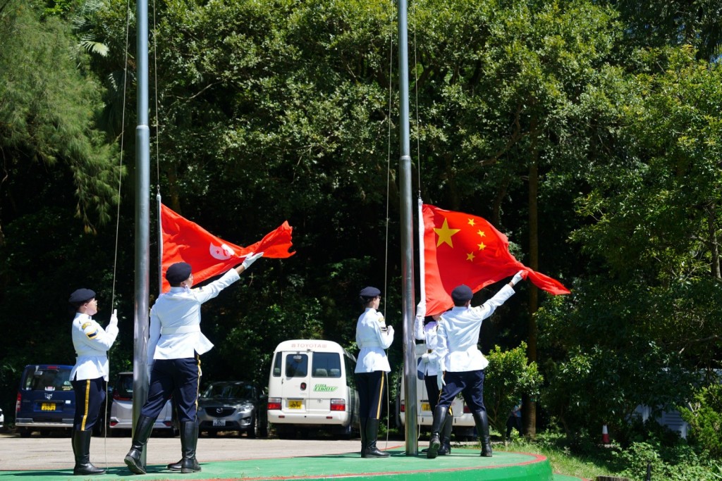 民安隊少年團儀仗隊進行升旗儀式。政府新聞處