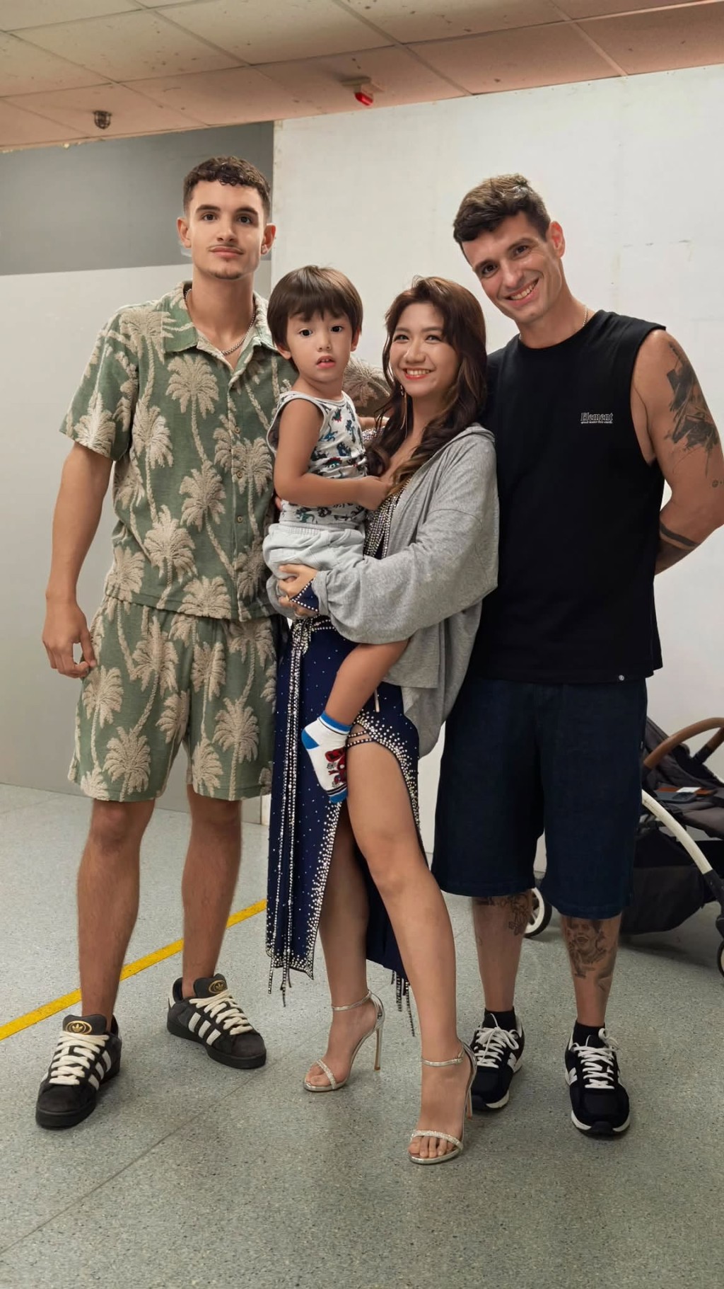 原來相中的年青外籍男子（左）是蔡宓婕的繼子。