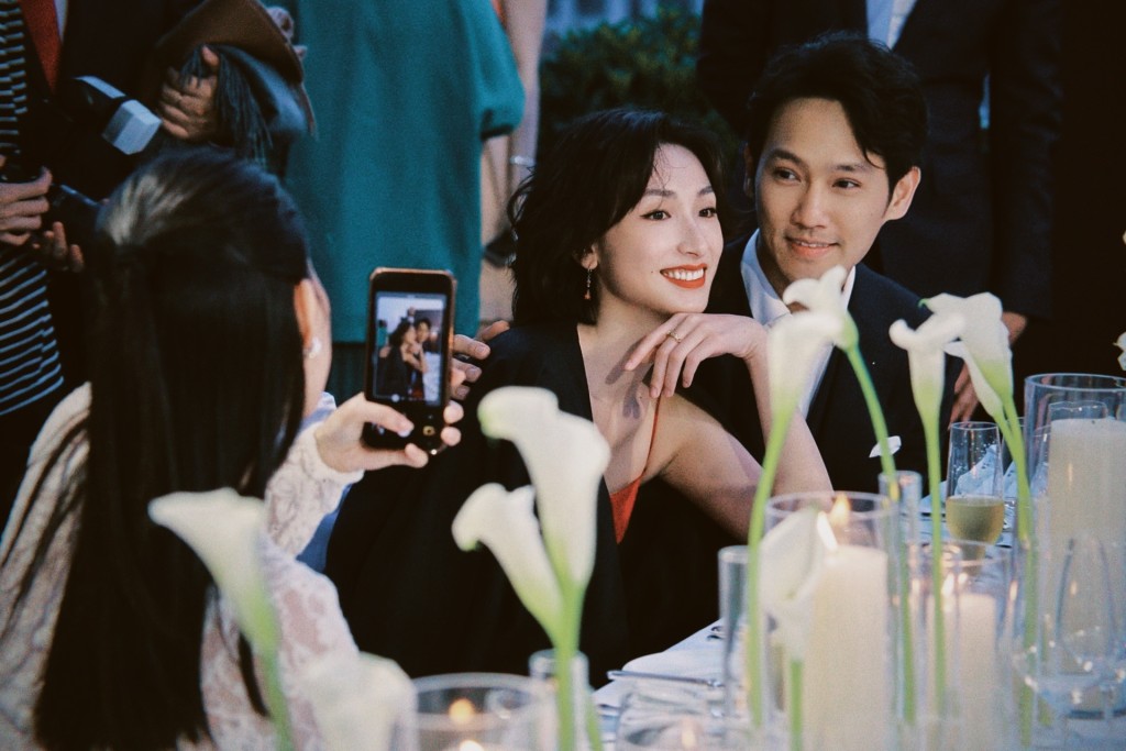 黃愷傑與老婆湯暢被網民集郵,完全零架子。 黃愷傑與老婆湯暢被網民集郵,完全零架子。