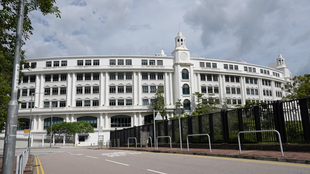 項目鄰近名校哈羅香港國際學校 ，駕車只需5分鐘。