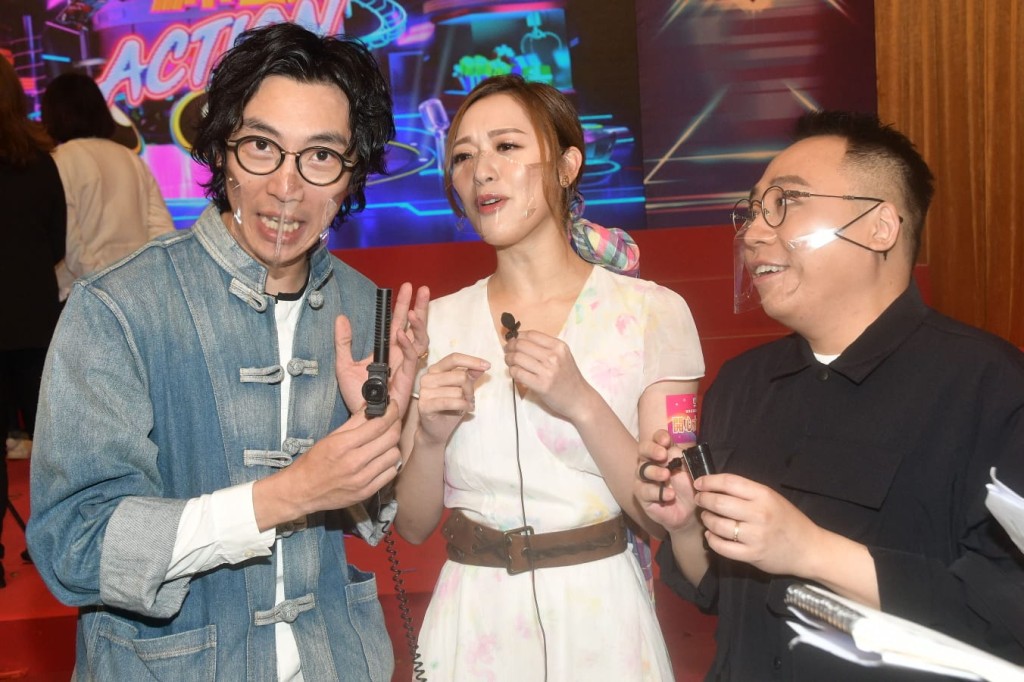 農夫和盈盈接受訪問時不時互窒。