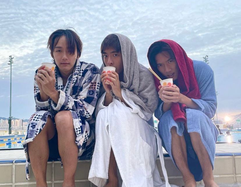 三子捱凍拍游水戲。