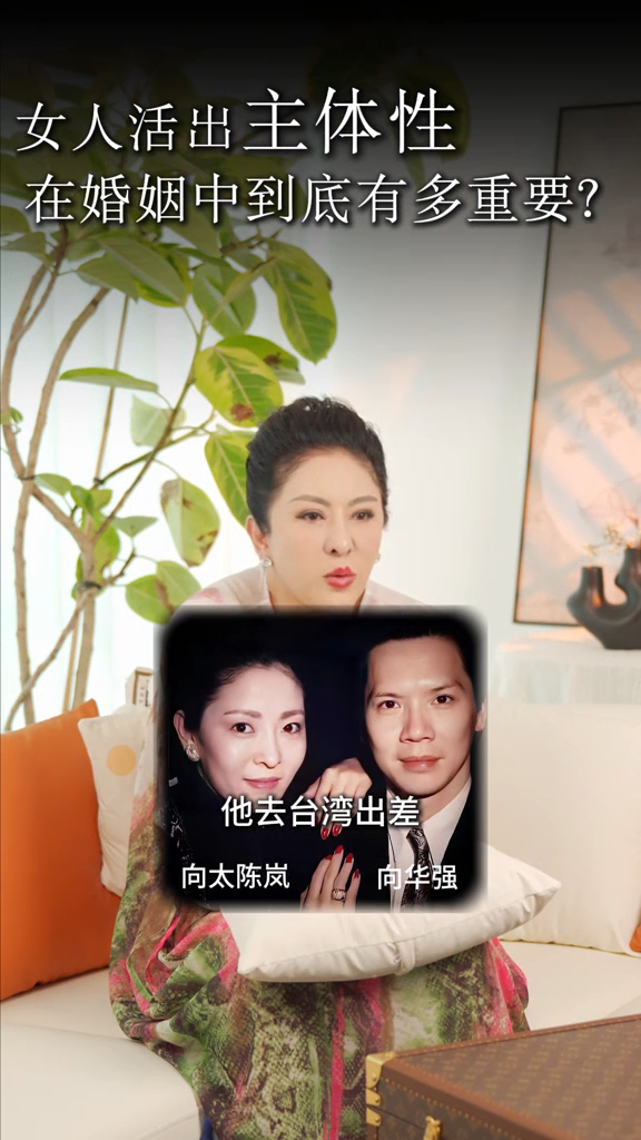 向太指自己於向華強出差時，曾送避孕套給對方。