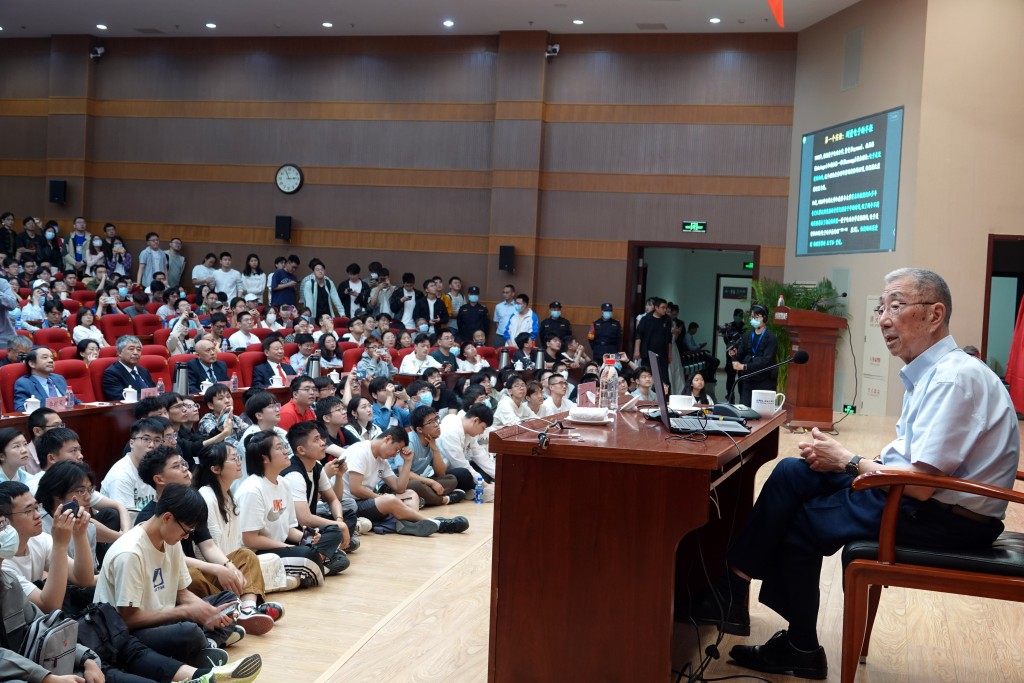 2023年5月19日，丁肇中到访中国科学院大学北京怀柔校区做主题报告，会场座无虚席。 中新社