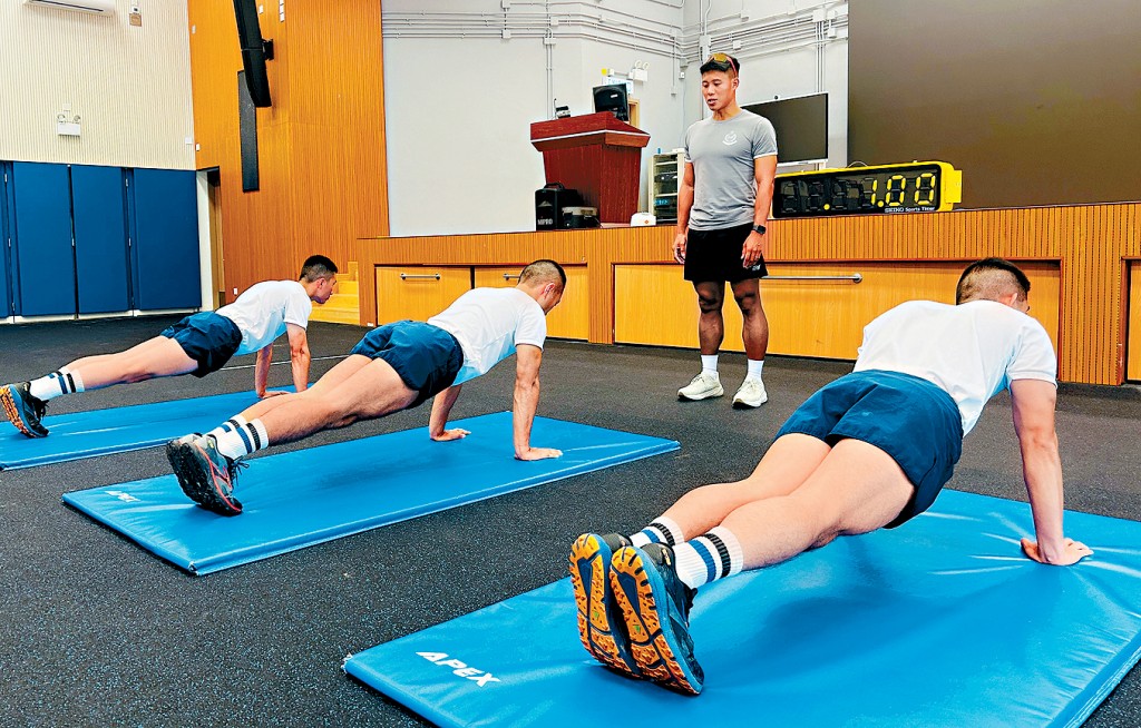 警察學院體能教官鄧滔期望學員在訓練中學會永不放棄、迎難而上的精神。