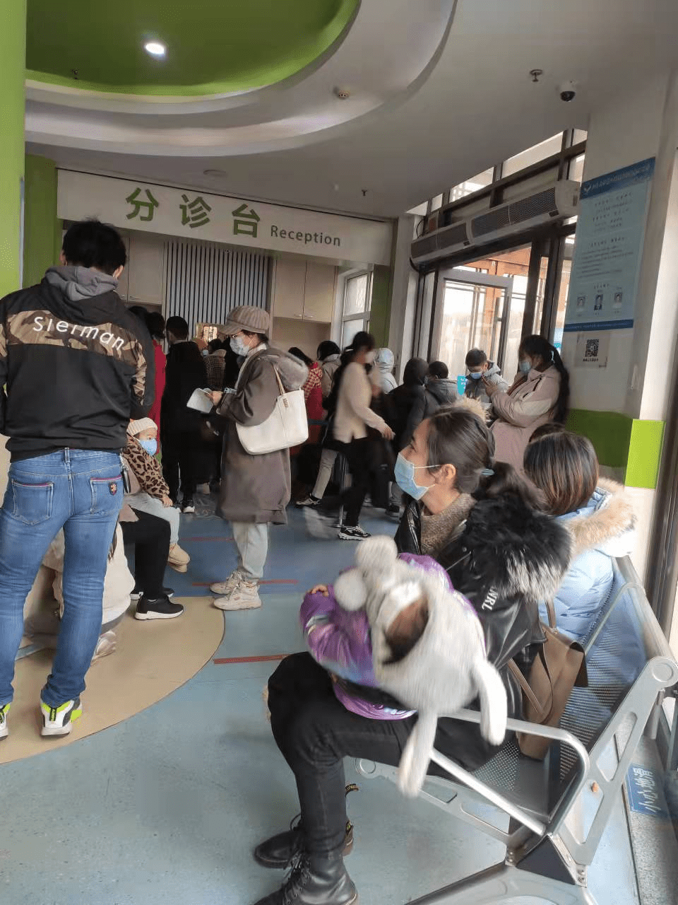 广州妇女儿童医疗中心珠江新城院区发烧门诊，最高单日接诊量破千。