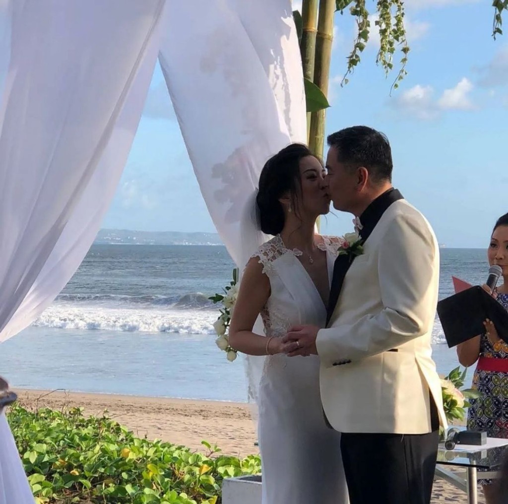 不過，吳忠義於2018年與拍拖兩年多的Beth Chim於峇里島結婚。