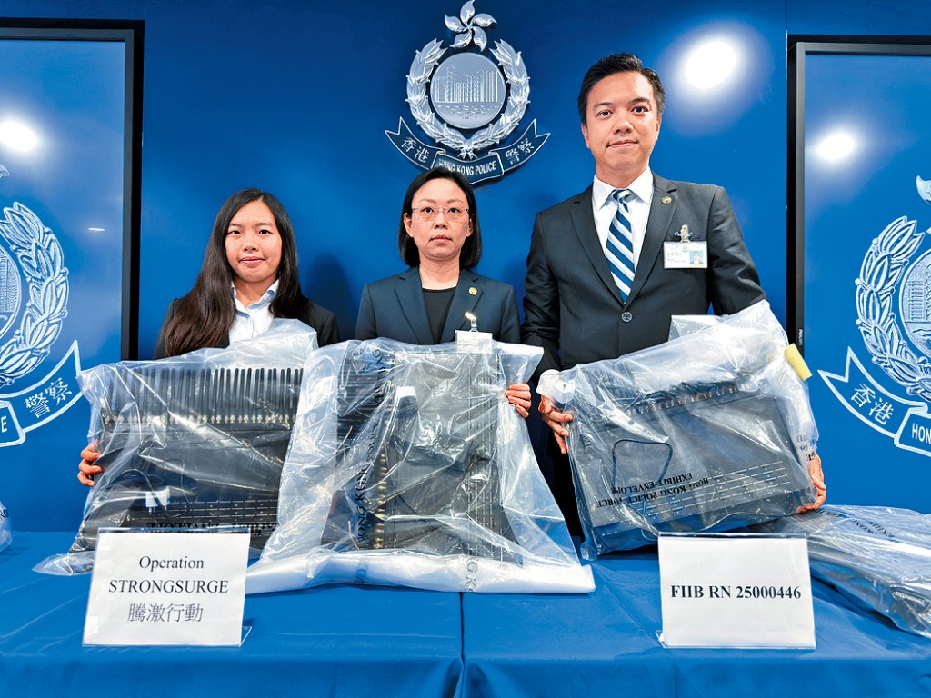 財富情報及調查科高級警司洪曉慧（中）表示，是次行動充分展現反詐騙跨境合作平台「FRONTIER+」的成效。