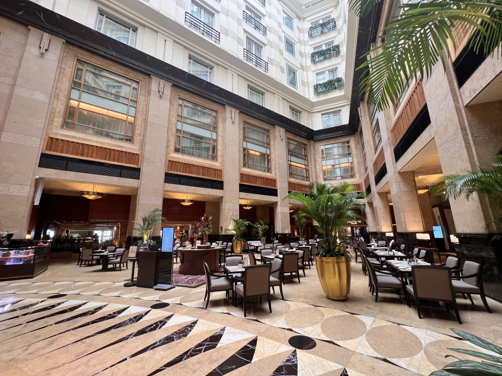 代表團將入住的富麗敦酒店，位於新加坡市中心。（郭詠欣攝）