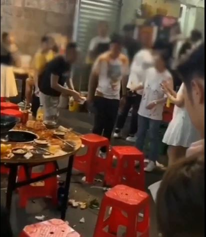 花貓肇禍影響了很多顧客。