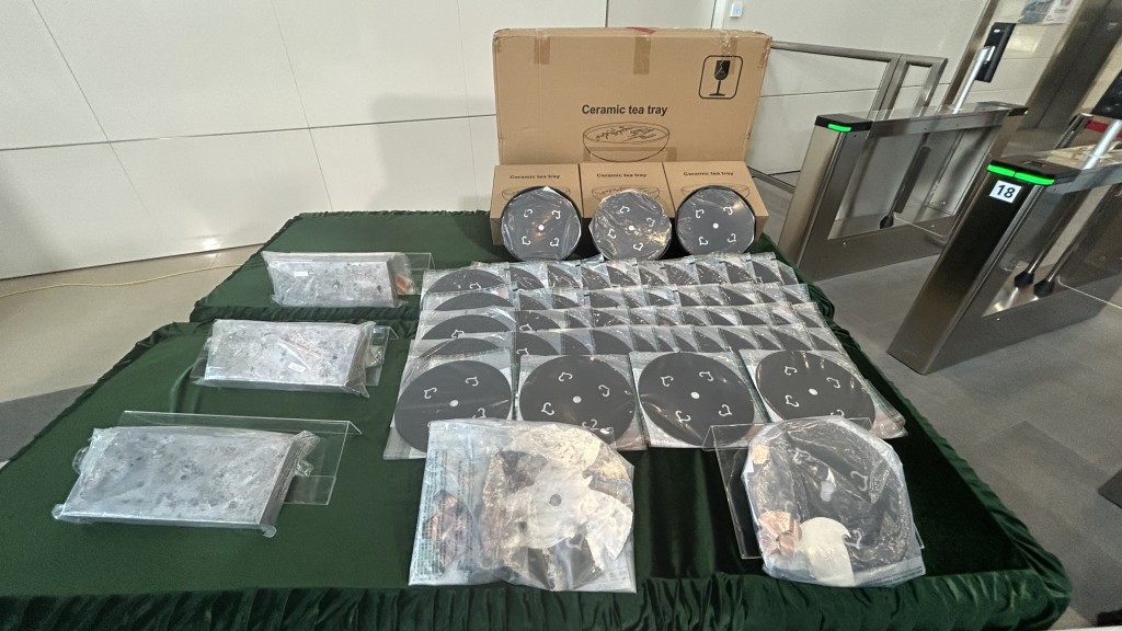 海關檢獲約60公斤金銀合金及約80公斤懷疑黃金，估計市值共約1億元。