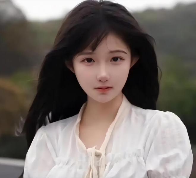 18歲女網紅傳出自殺消息,12日下午遭警方否認。微博@是小念噢 18歲女網紅傳出自殺消息,12日下午遭警方否認。微博@是小念噢