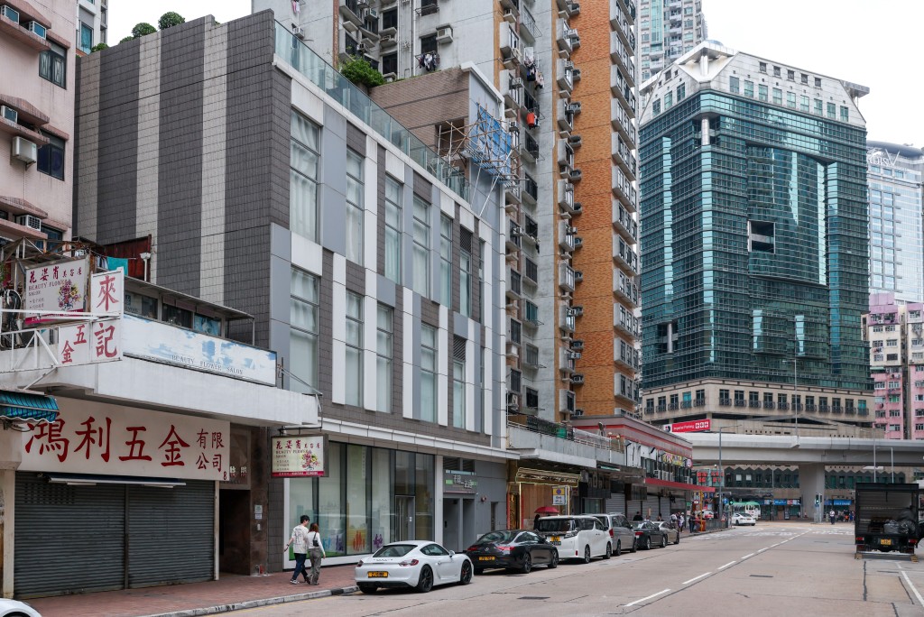 市建局沽大角咀福全街6號地下至2樓萬呎巨舖,作價7200萬。 市建局沽大角咀福全街6號地下至2樓萬呎巨舖,作價7200萬。