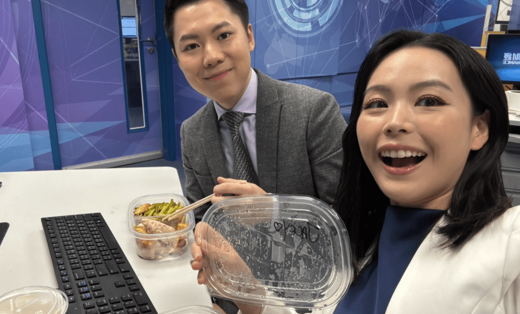 林婷婷和老公李天耀齊齊帶飯。
