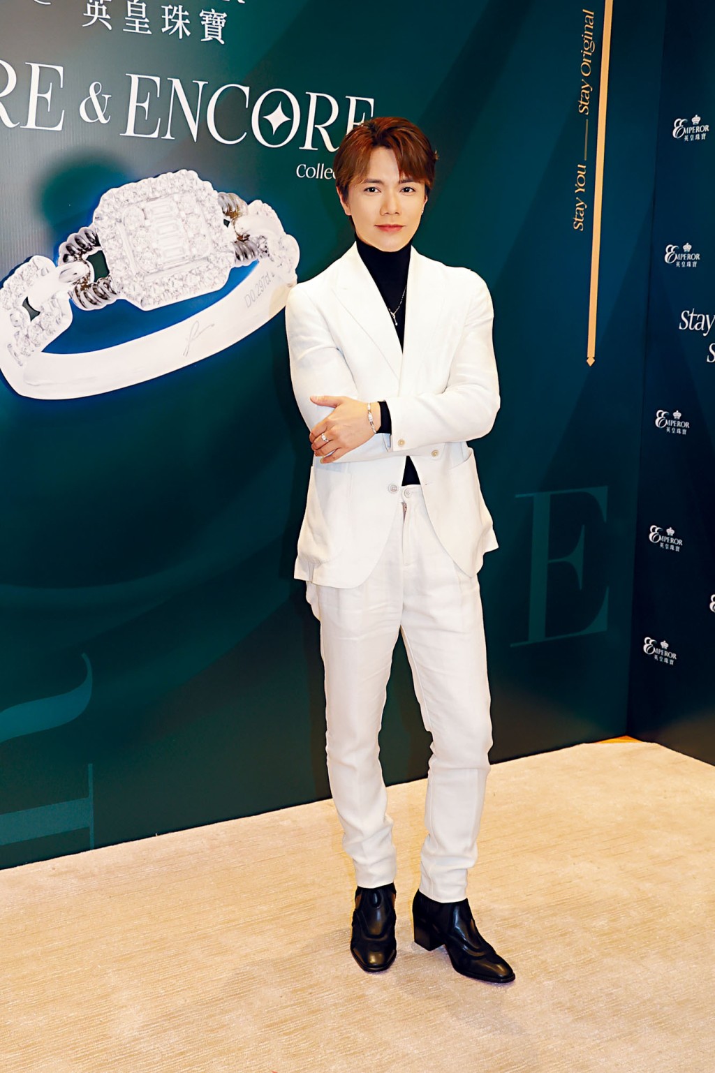 軒仔跨界為英皇珠寶設計新品，更做埋Stylist。