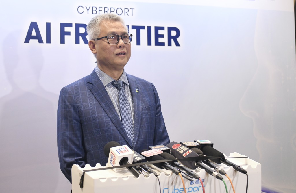 數碼港行政總裁鄭松岩表示,現有三間數碼港夥伴企業,參與「智慧警政聯合人工智能實驗室」三個項目,這些項目已並行開展。 數碼港行政總裁鄭松岩表示,現有三間數碼港夥伴企業,參與「智慧警政聯合人工智能實驗室」三個項目,這些項目已並行開展。