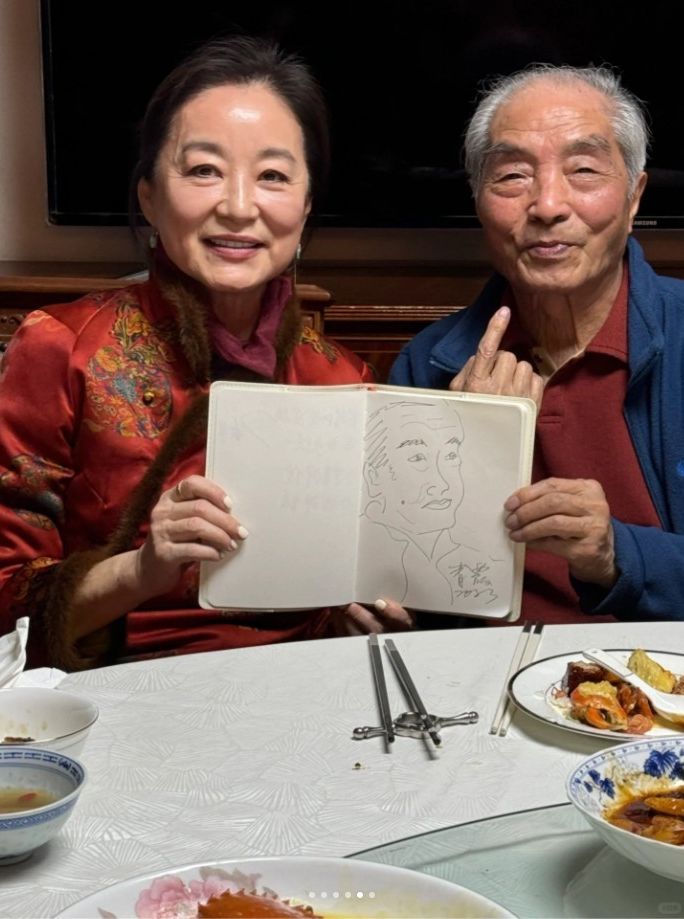 林青霞绘画汪观清的肖像。